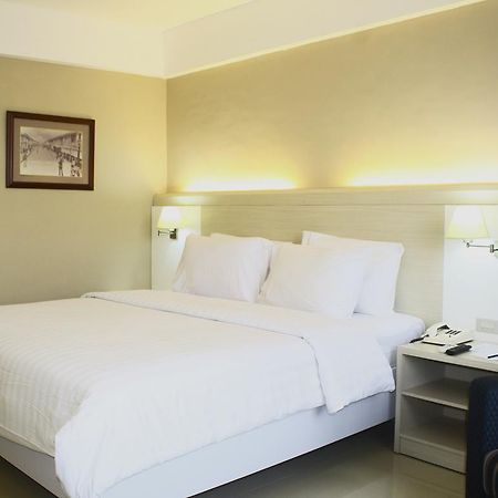 Hotel Sandjaja パレンバン エクステリア 写真