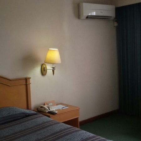 Hotel Sandjaja パレンバン エクステリア 写真