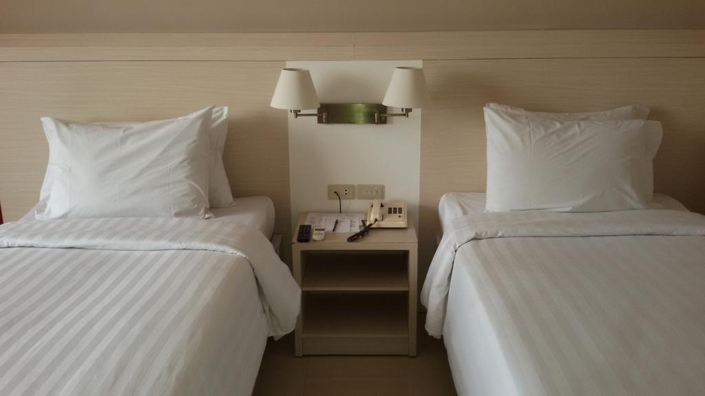 Hotel Sandjaja パレンバン エクステリア 写真