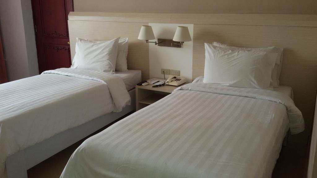 Hotel Sandjaja パレンバン エクステリア 写真