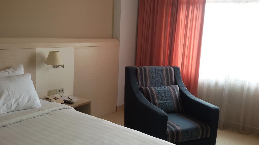 Hotel Sandjaja パレンバン エクステリア 写真