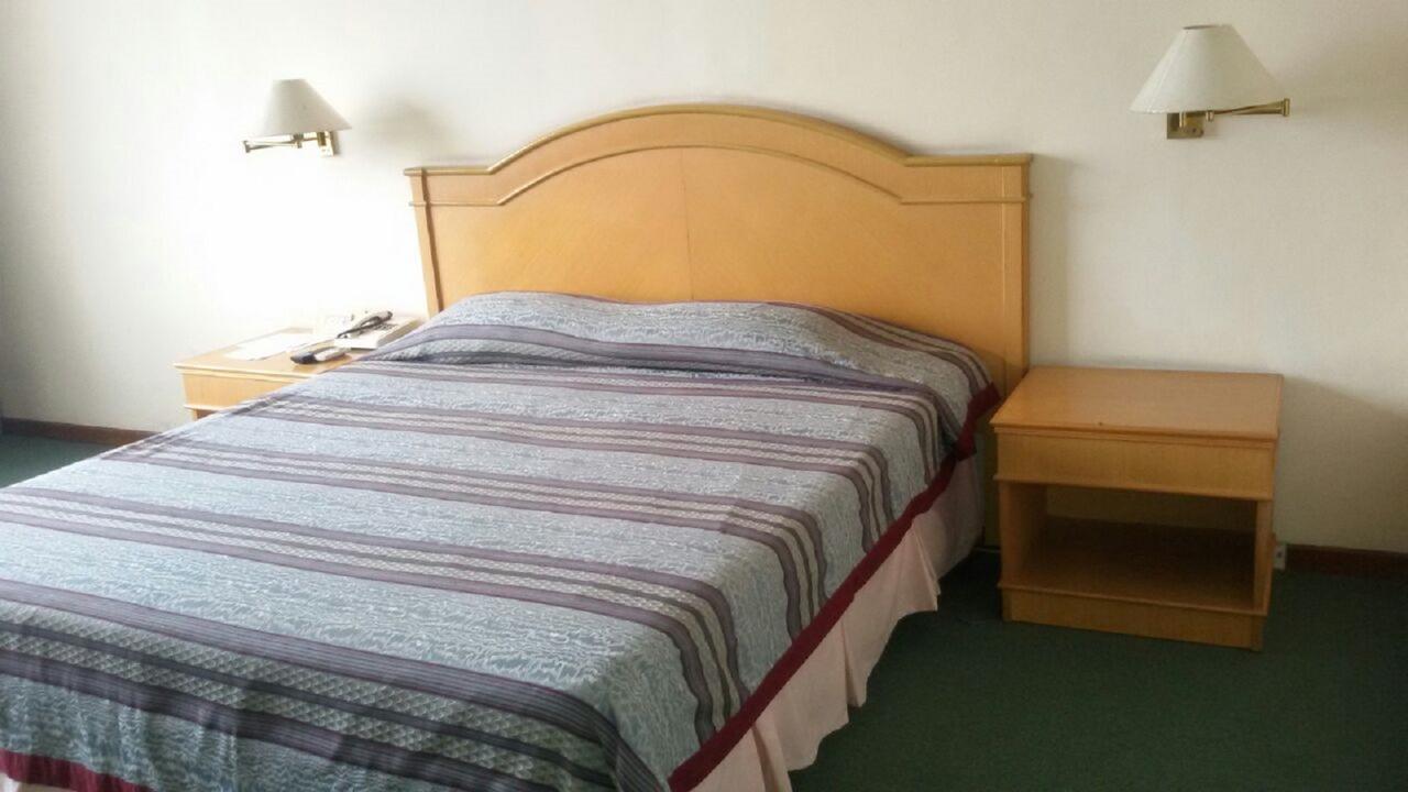 Hotel Sandjaja パレンバン エクステリア 写真